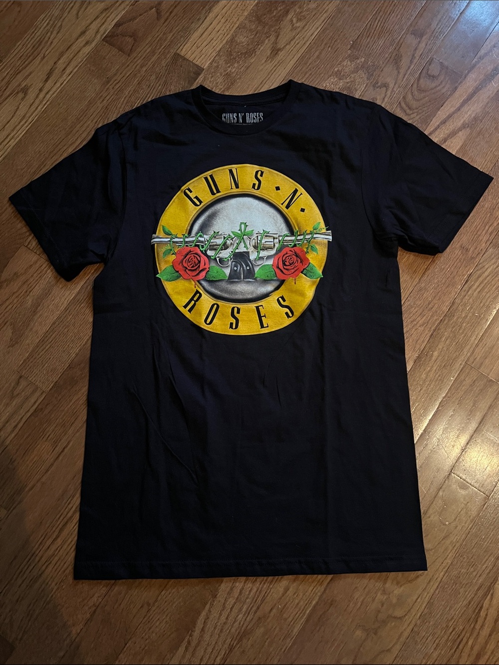 Guns N Roses tshirt small NWOT